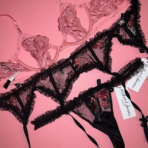 Victoria’s Secret 34B,34DD BRA SET thong pink APPLIQUE embroidery Berry Strappy